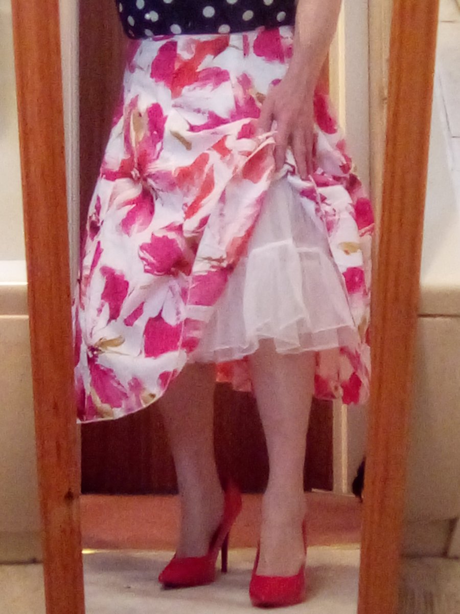 RachelCD66's tweet photo. Friday Night Fashionista Fashion Show !!

Something a little different tonight !
Floral Rockabiily/Swing 50's Skirt, with lots of layered net Petticoats ! - paired with B/W polka dot Blouse &amp; Red Stilettos.
Stockings &amp; Suspenders Mandatory !!

Enjoy ! 🥰😘💋💋💋 https://t.co/V6FdQPrqrv