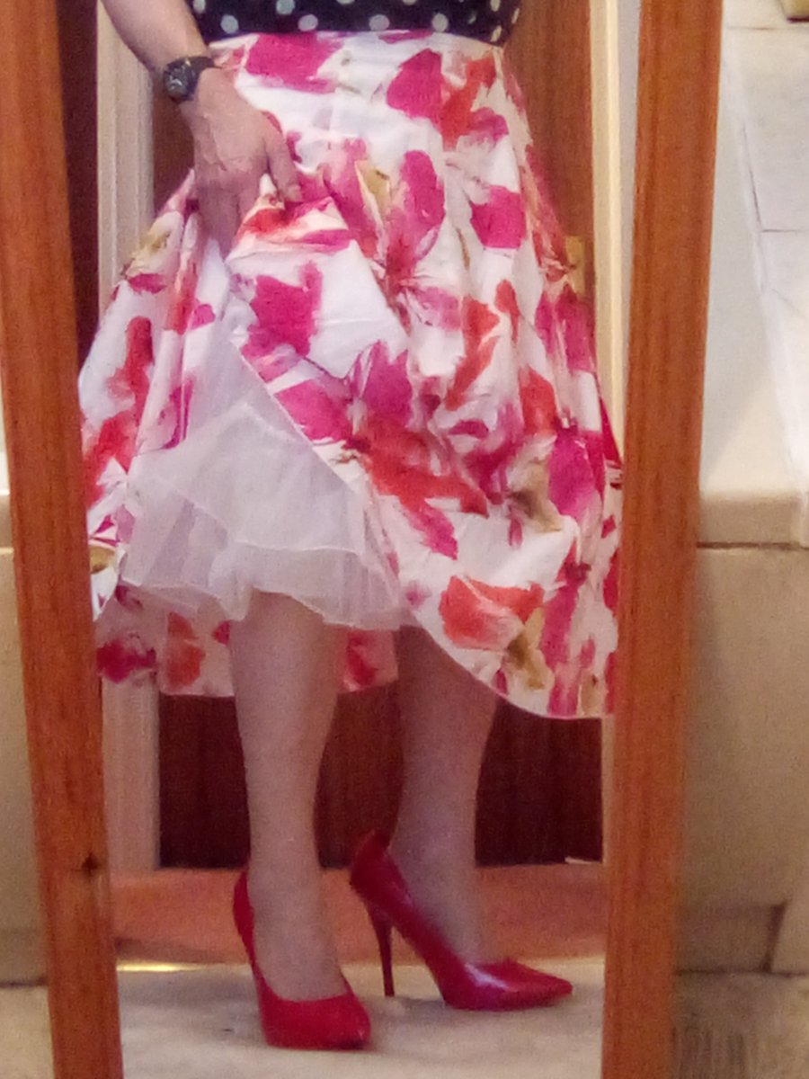 RachelCD66's tweet photo. Friday Night Fashionista Fashion Show !!

Something a little different tonight !
Floral Rockabiily/Swing 50's Skirt, with lots of layered net Petticoats ! - paired with B/W polka dot Blouse &amp; Red Stilettos.
Stockings &amp; Suspenders Mandatory !!

Enjoy ! 🥰😘💋💋💋 https://t.co/V6FdQPrqrv