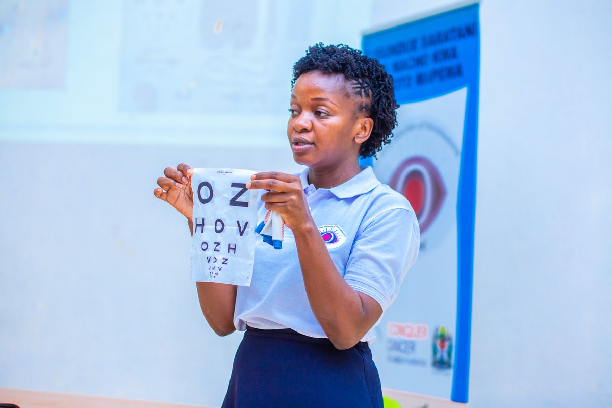 CommunitMedUdom's tweet photo. #SoMD via @udomtheofficial is implementing Integrated mHealth Red reflex Training Project for Retinoblastoma Detection by teaching HCPs in #RCH about eye testing for children ⬇️5 years to detect the symptoms of eye cancer in children Retinoblastoma.
#HealthForAll
@ConquerCancerFd https://t.co/Q0fcVdQtTO