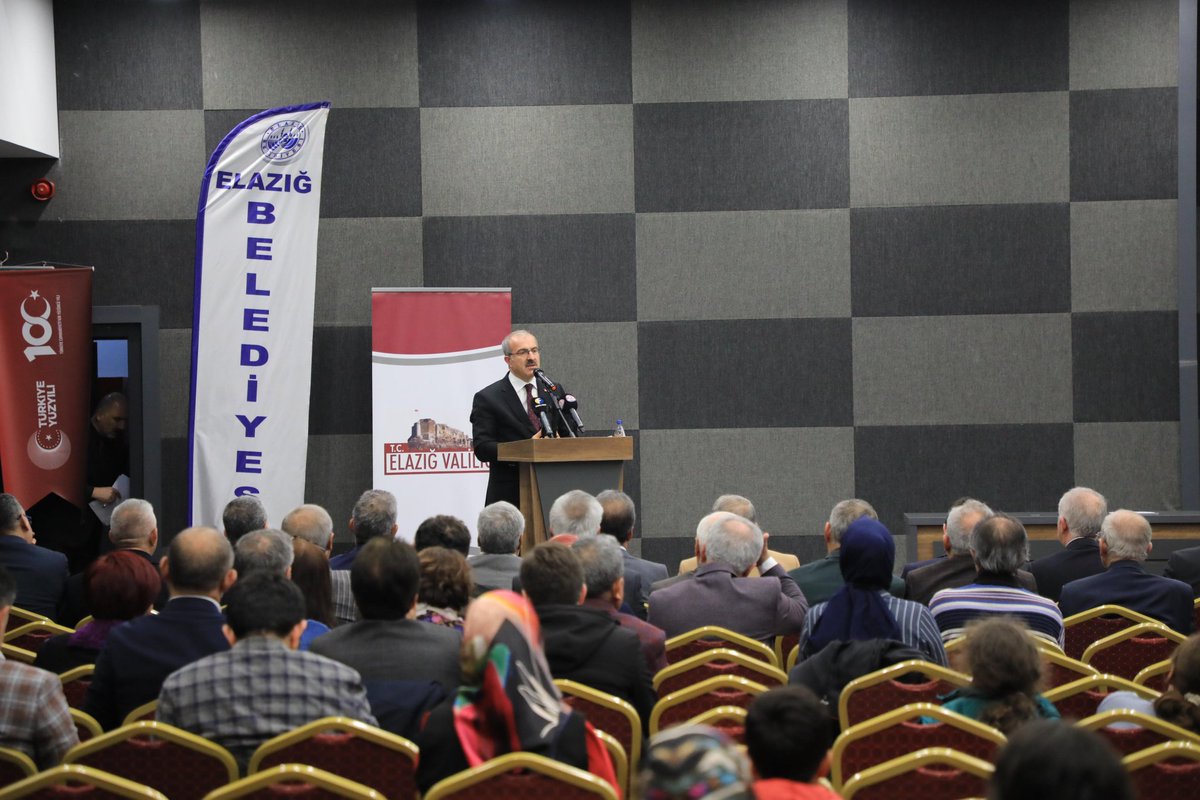 ElazigSivilTplm's tweet photo. #Elazığ Dernekler Federasyonu @elfed23 (ELFED) tarafından #Cumhuriyetimizinyüzüncüyılı dolayısıyla hazırlanan "İz Bırakan 100 Elazığlı" biyografi kitabının tanıtım programı, Valimiz @omertoraman25  katılımıyla gerçekleşti. @RTErdogan @tcbestepe @AliYerlikaya #Türkiye #Dernek #STK https://t.co/2hxkCegbkx