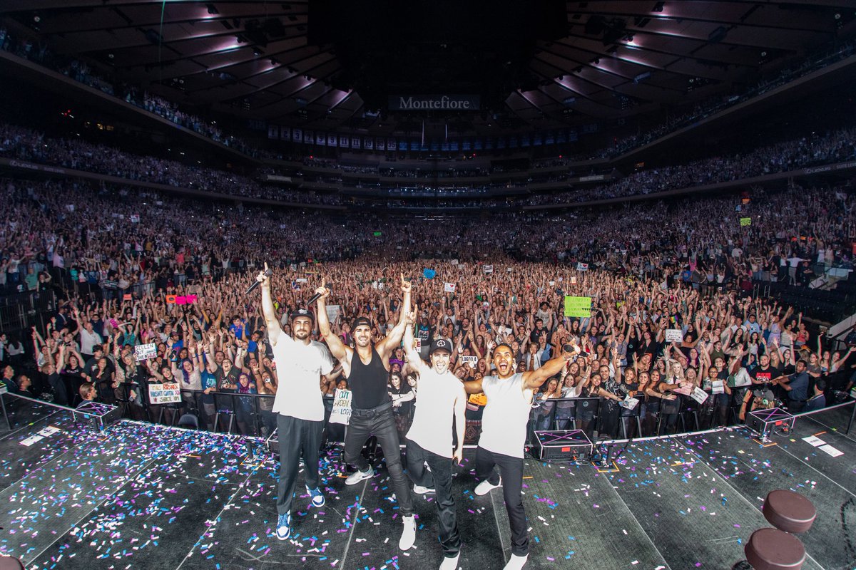 bigtimerush's tweet photo. Back at @TheGarden tonight for Jingle Ball!

Performing here last year to a sold-out crowd was ELECTRIC!! We’ll never take this experience for granted. NYC, we’re ready for ya 🤘🗽 https://t.co/7m8uk5wQny