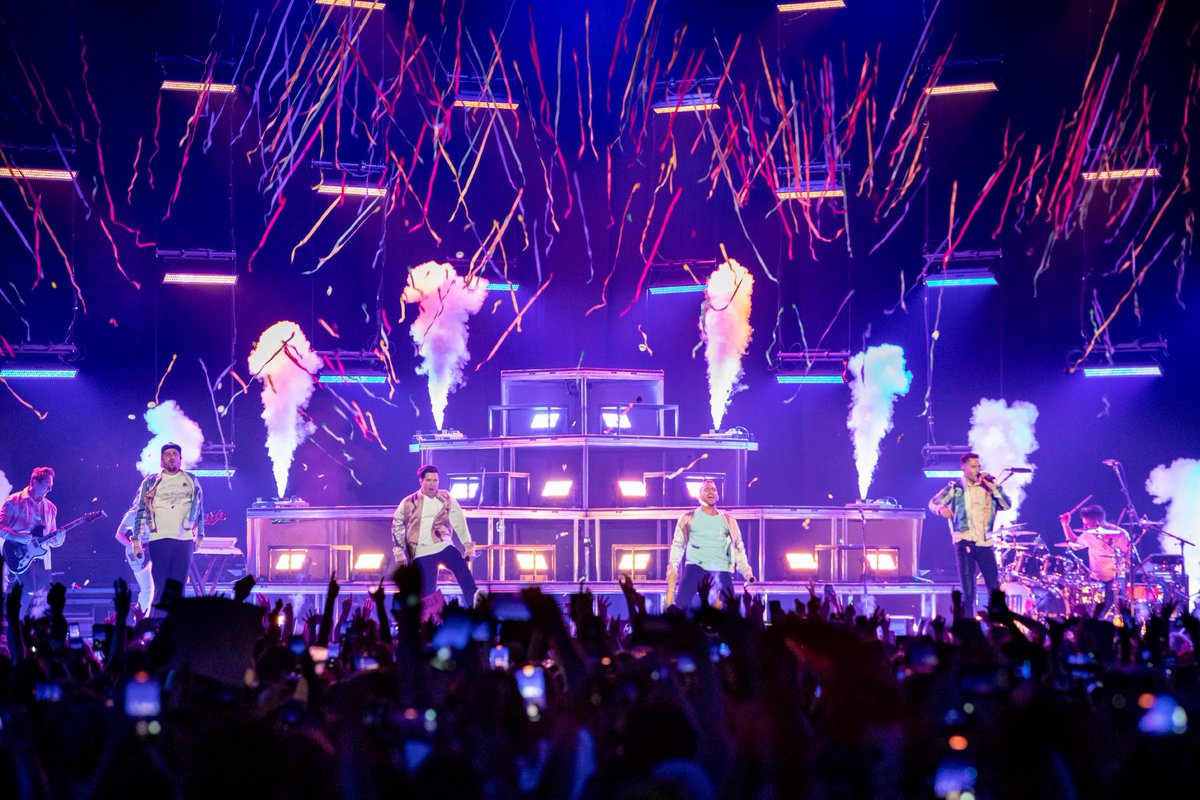 bigtimerush's tweet photo. Back at @TheGarden tonight for Jingle Ball!

Performing here last year to a sold-out crowd was ELECTRIC!! We’ll never take this experience for granted. NYC, we’re ready for ya 🤘🗽 https://t.co/7m8uk5wQny