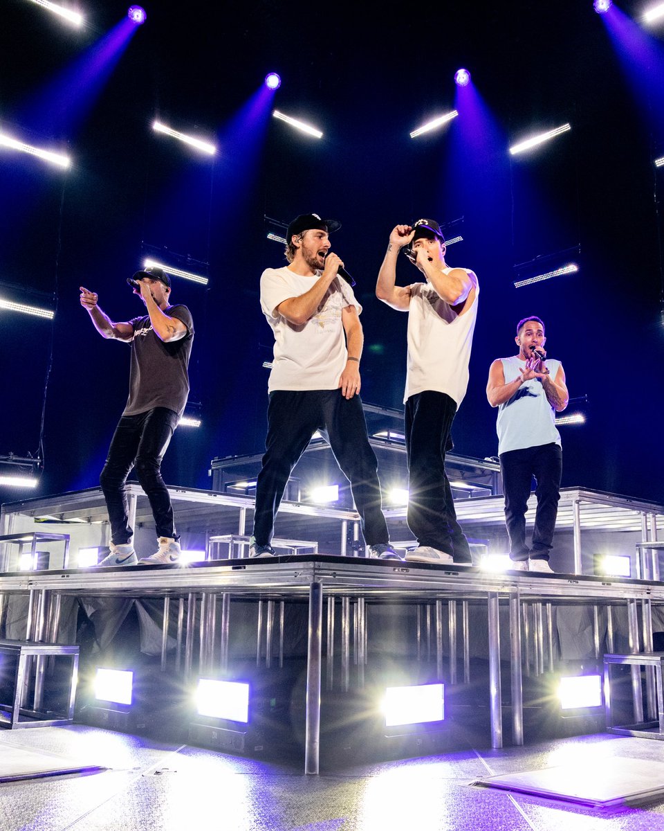 bigtimerush's tweet photo. Back at @TheGarden tonight for Jingle Ball!

Performing here last year to a sold-out crowd was ELECTRIC!! We’ll never take this experience for granted. NYC, we’re ready for ya 🤘🗽 https://t.co/7m8uk5wQny