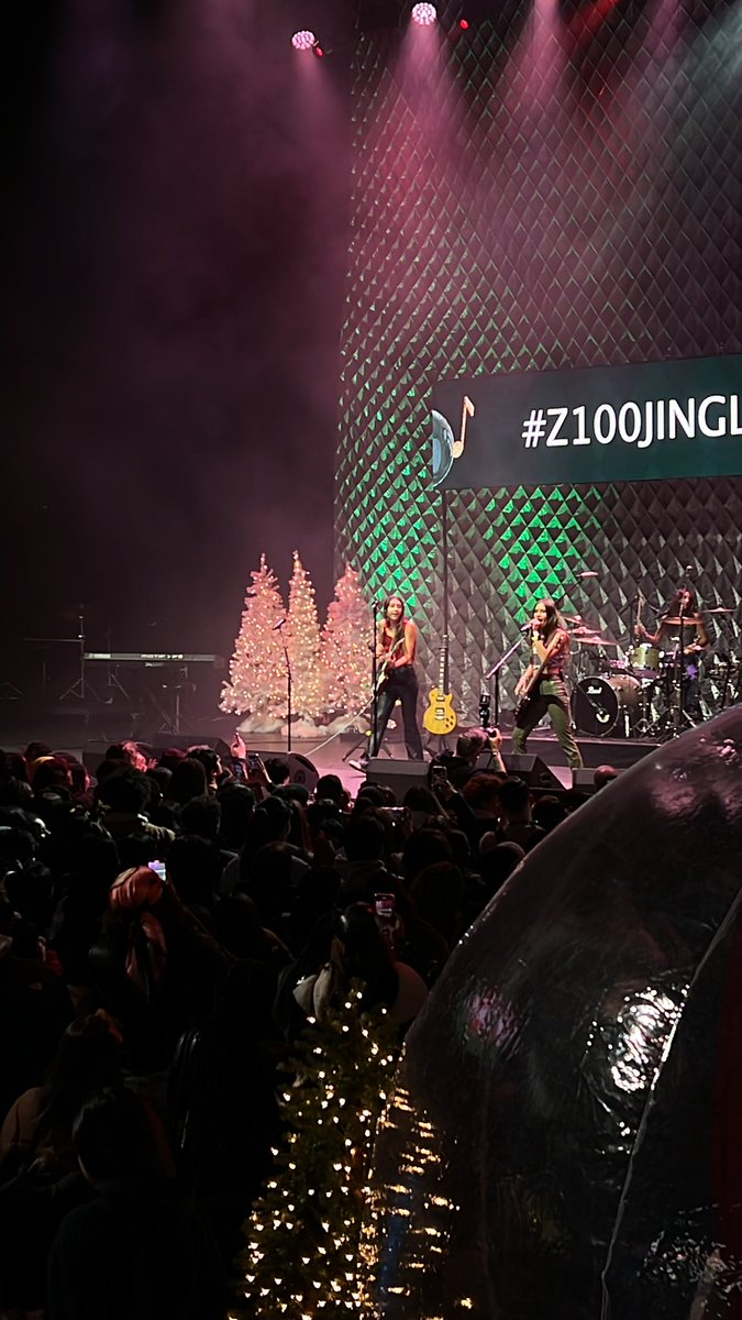 Z100NewYork's tweet photo. We are LOVING our #AirTab WINNERS #HelloSister and #JoelleJames!!!🎉🎄🎶
#Z100JingleBall
#iHeartJingleBall2023 https://t.co/kOSXDZ7lRd
