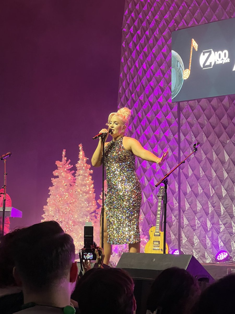 Z100NewYork's tweet photo. We are LOVING our #AirTab WINNERS #HelloSister and #JoelleJames!!!🎉🎄🎶
#Z100JingleBall
#iHeartJingleBall2023 https://t.co/kOSXDZ7lRd