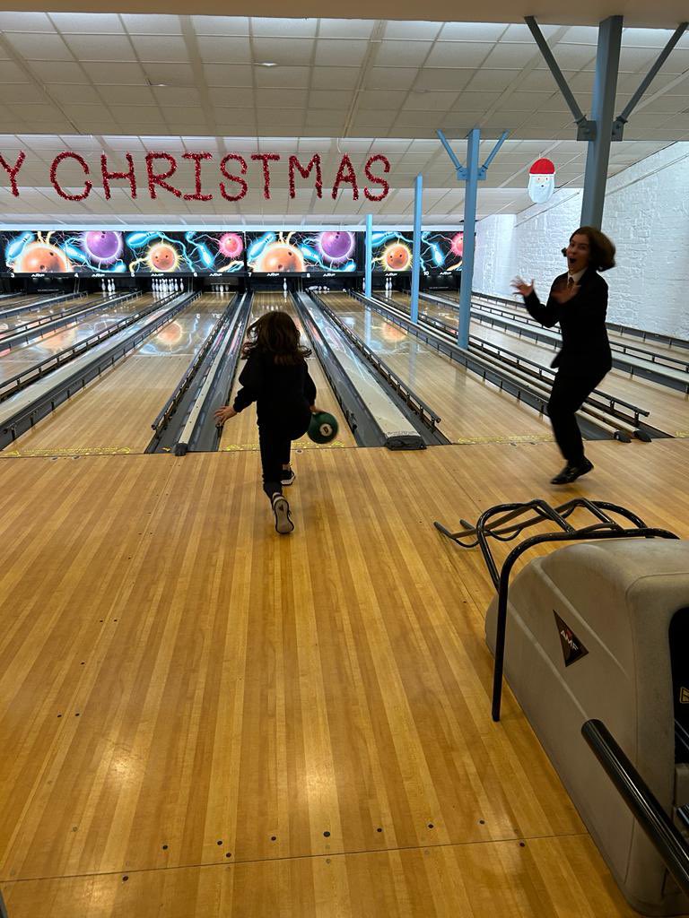 A huge congratulations to our Y7 ten-pin bolwers who finished in 4th place out of 8 teams today in the Calderdale bowling festival! 
🌟 🌟 🌟