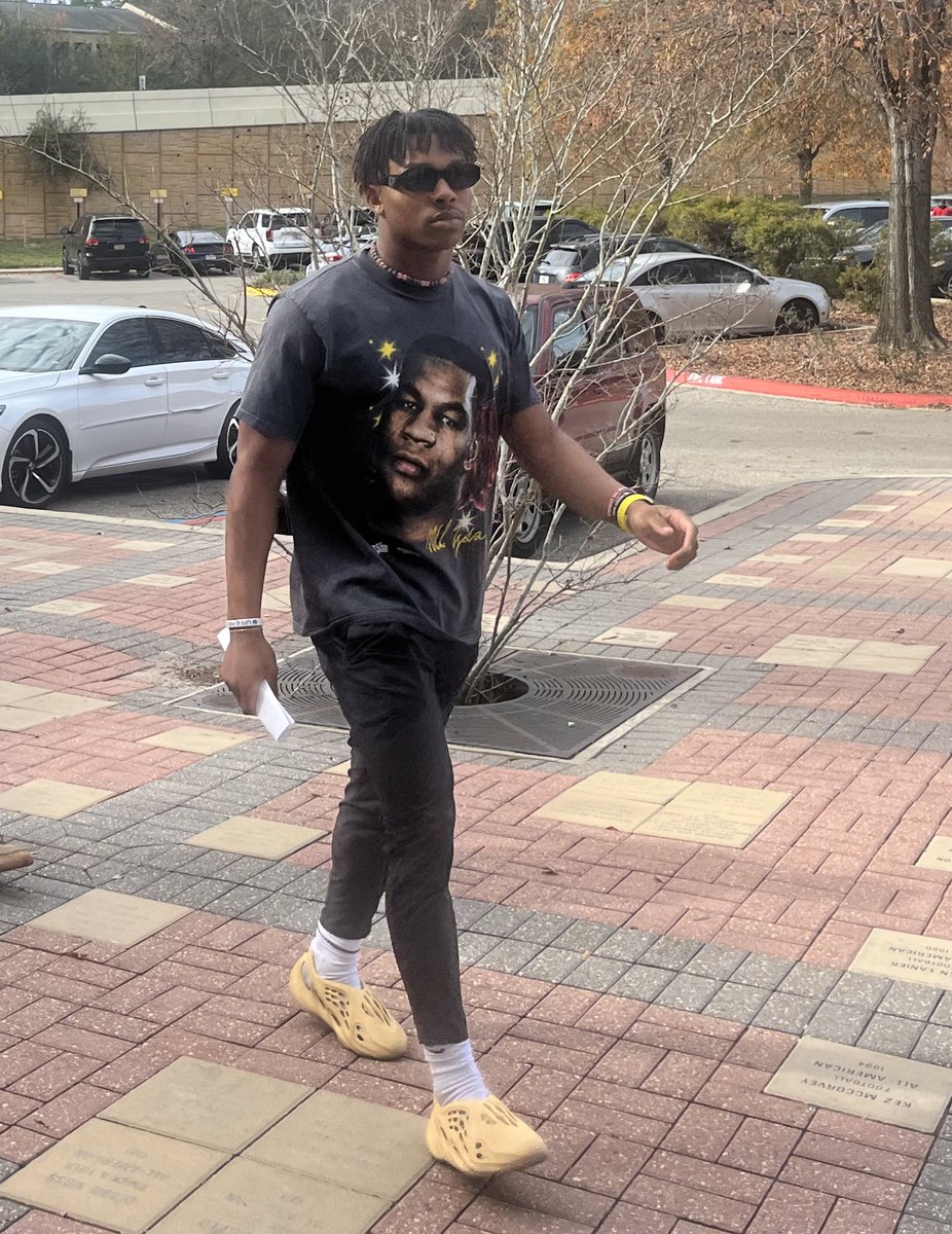 Warchant's tweet photo. Four-Star WR and #FSU commit @BJGibson10 arriving this morning. https://t.co/vDetB8fwsj