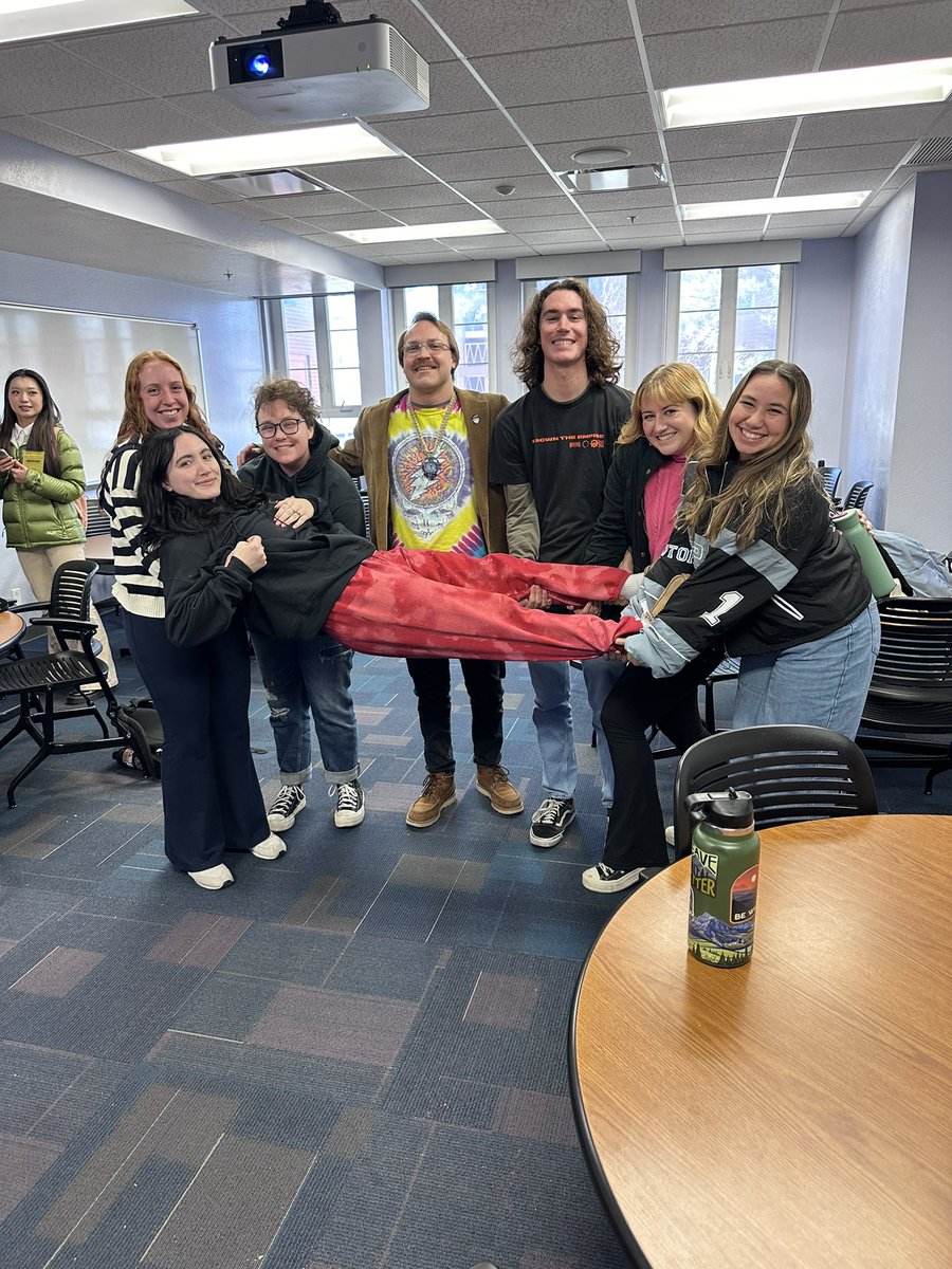 KatchmarColin's tweet photo. Had an awesome last day with my intro to fiction students! https://t.co/9F04FsKT7b