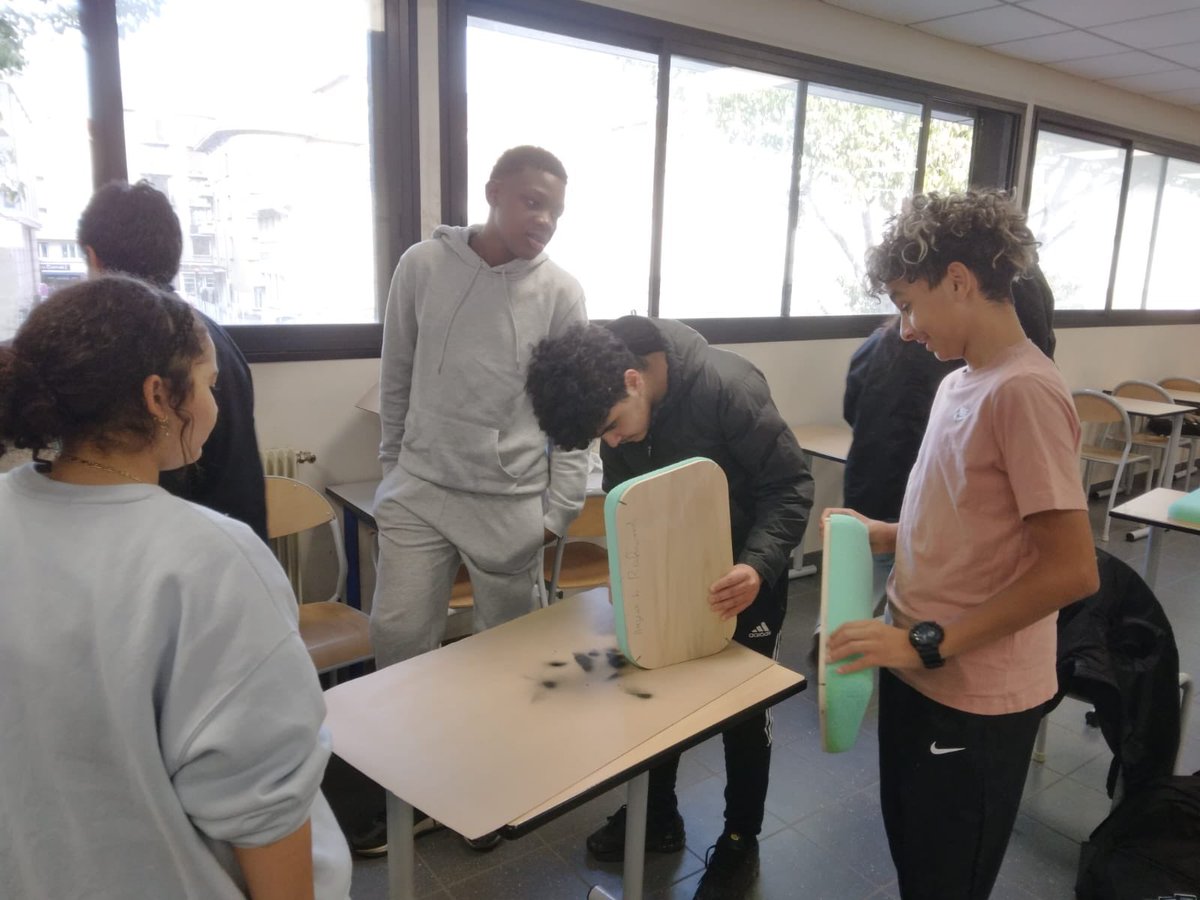 PugetToulon's tweet photo. Nos élèves du dispositif « Agir pour réussir » poursuivent la fabrication de leur ghettoblaster grâce au projet EAC #Manufacto #FondationHermes @DAAC_nice Un projet d’égalité des chances qui permet à nos élèves d’acquérir des gestes professionnels. #peac #parcoursavenir https://t.co/pjfYf327a5