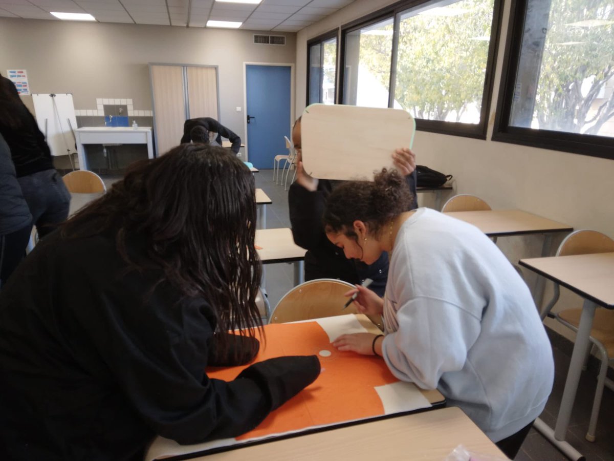 PugetToulon's tweet photo. Nos élèves du dispositif « Agir pour réussir » poursuivent la fabrication de leur ghettoblaster grâce au projet EAC #Manufacto #FondationHermes @DAAC_nice Un projet d’égalité des chances qui permet à nos élèves d’acquérir des gestes professionnels. #peac #parcoursavenir https://t.co/pjfYf327a5