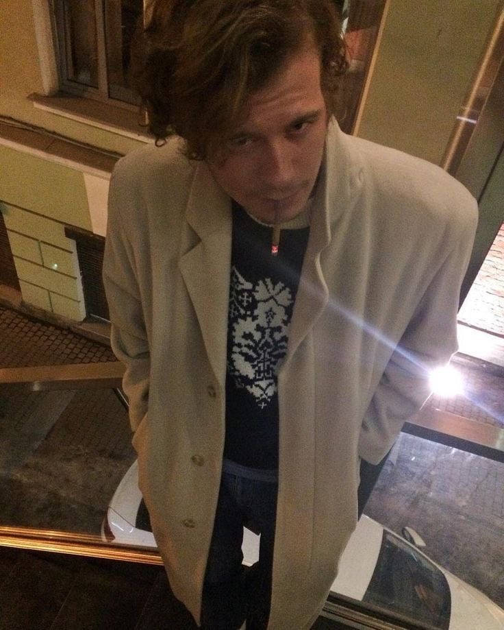 Мне иногда кажется, что я стал с Алиской моложе на лет 10! Ну так, блин, хорошо с ней)) 

Чудо моё))) Я так счастлив, что ты есть в моей жизни!! 🐥💍