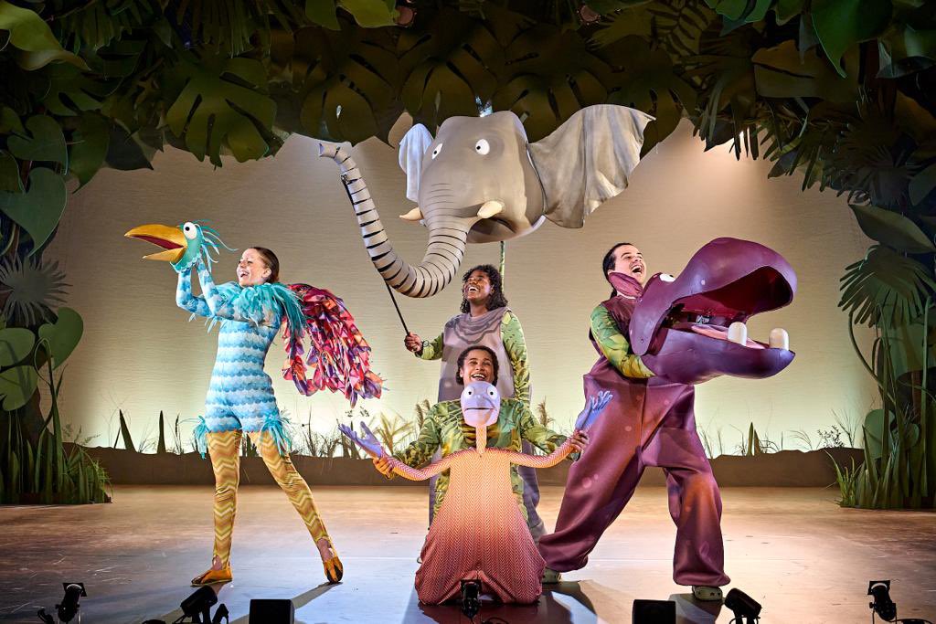SimonHodgsonLCC's tweet photo. Hey, @PeopleofLeeds #GoOn treat the kids & you to a #Croctastic show…it’s a Christmas Cracker not be missed💚🐊💚…it’s a marvellous adaptation of @roald_dahl
#TheEnormousCrocodile
@LeedsPlayhouse
🎟️ Book now >> https://t.co/x5jLKgwUNT
⭐️⭐️⭐️⭐️⭐️
SimonSays😉 https://t.co/JHvS1NMjjx