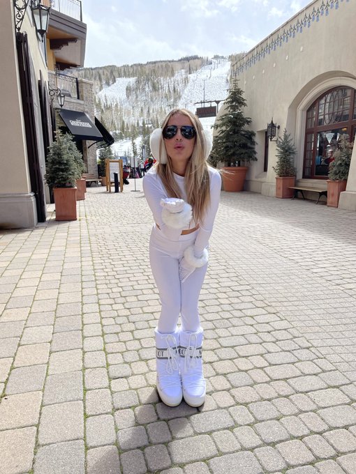 Let&rsquo;s hit the slopes!!! 🏔️🏂 https://t.co/bmVxRVUrJC<a href="/tag/vegas"class="tags"><span>#vegas</span></a>