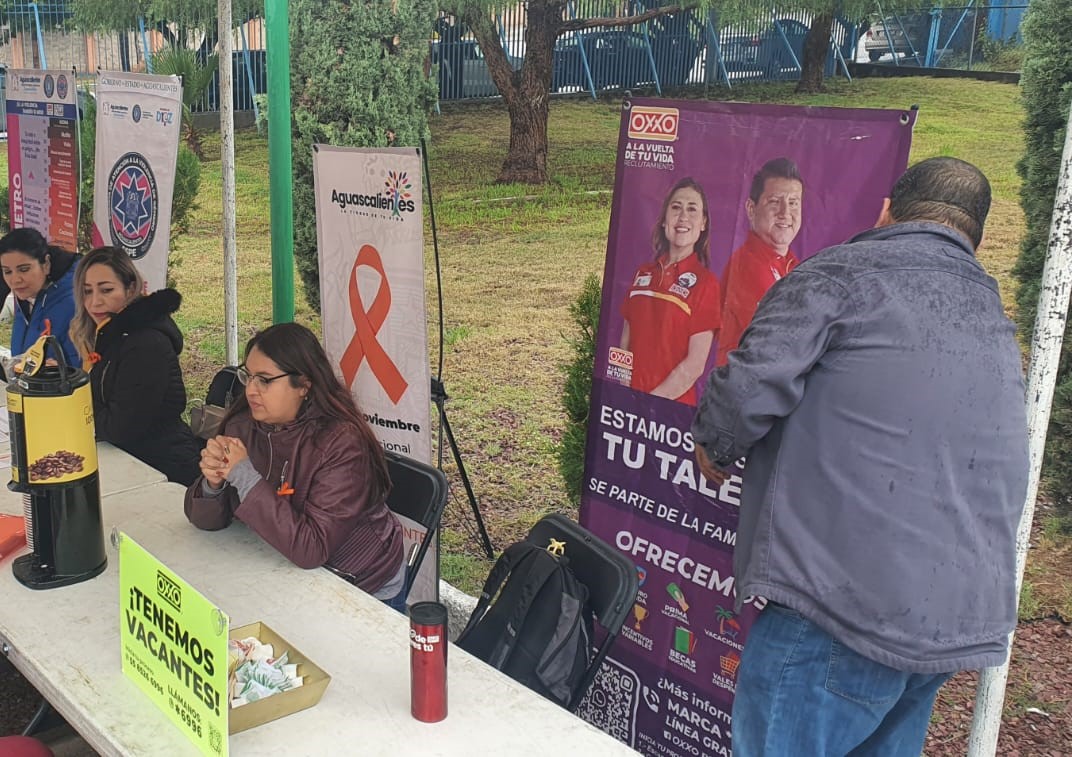 paomonroyf's tweet photo. En el marco de los #16DiasDeActivismo realizamos, en coordinación con la #USII del DIF en #Aguascalientes la Feria de Servicios para Mujeres Refugiadas con empresas, instituciones estatales y locales y la comunidad local. ¡Gracias por su apoyo! https://t.co/DuMJ92hGjP