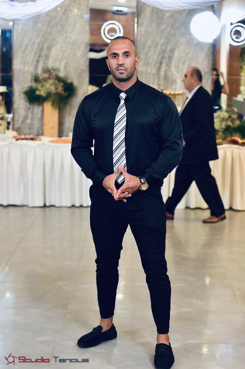 JeckovKanani's tweet photo. I left my parents' house at 19 🏡

I was convinced I was doing the right thing 😞

I chased independence and freedom 🏃‍♂️

At 25, I moved to Canada 🇨🇦

After 21 years of living on my own and 15 years in the West, I went back home to live with my family ❤️

Why? Because independence is a scam that keeps the economy going 🤷‍♂️

It breaks down your family, so all your siblings have rents or mortgages and are stuck in debts their entire life 💸

Think about it:

In our Arab communities, men don’t leave their family home until they get married 🚶‍♂️

And they don’t get married unless they've built their own houses 🏡

All siblings save money together; they buy land and build an apartment building for the entire extended family 🏗️

Zero debts, zero rent, zero mortgages, zero interest rates 🚫💰

And that’s exactly what I’m doing to do in the next 5 years 🫣

I’m staying with my family going to build a mansion with my brothers! 

All of us will have our own houses and be debt free for the rest of our lives 😭

The winner? The family ❤️

The loser? The banks 🏦 

The problem with the western rat race, that even it you win, you’re still a rat 🐀 

George Carlin was right:

It’s called the American dream because you've to be asleep to believe it ✌️