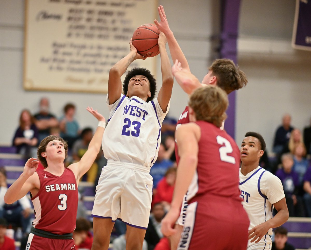 . <a href="/SHHSThunderbird/">Shawnee Heights HS</a> freshman <a href="/KkEmmot/">kk emmot</a>, <a href="/TWChargersBBall/">Topeka West Boys Basketball</a> junior <a href="/KamoniFord/">Kamoni.F</a> the 
<a href="/DanKey_Farmers/">Dan Key Farmers Agency</a> Insurance Agency Rising Stars of the Week. ...
topsports.news/news/emmot-for…