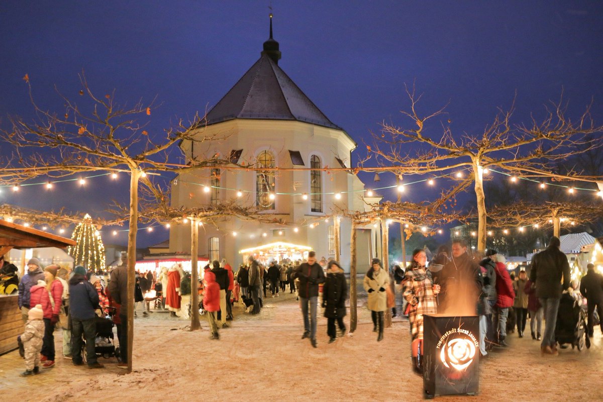 🎅🏻🎄Forst (Lausitz) erstrahlt im weihnachtlichen Glanz! Der Forster Weihnachtsmarkt wartet vom 14. bis 17. Dezember, täglich ab 14 Uhr, auf Ihren Besuch. 

⭐ Das Programm: forst-lausitz.de/weihnachtliche…

#forstlausitz #weihnachtsmarkt #brandenburg #rosenstadt