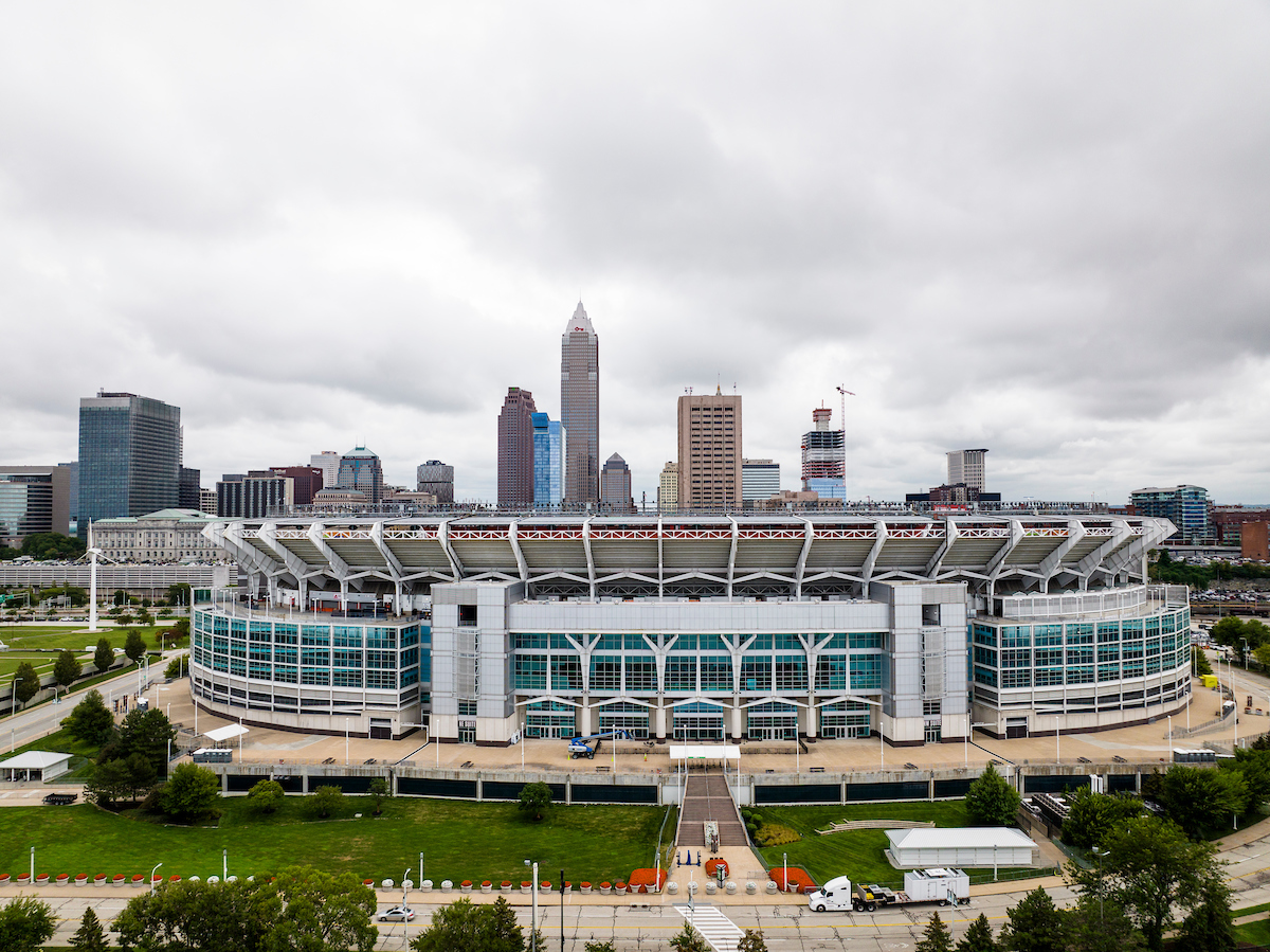 HuntingtonBkFld's tweet photo. ⛔As a reminder, pre-game road closures in the surrounding area of the stadium go into effect as early as 3-hours before kickoff.

Details: https://t.co/hDySVIVfoY https://t.co/zjwV6DMvYI