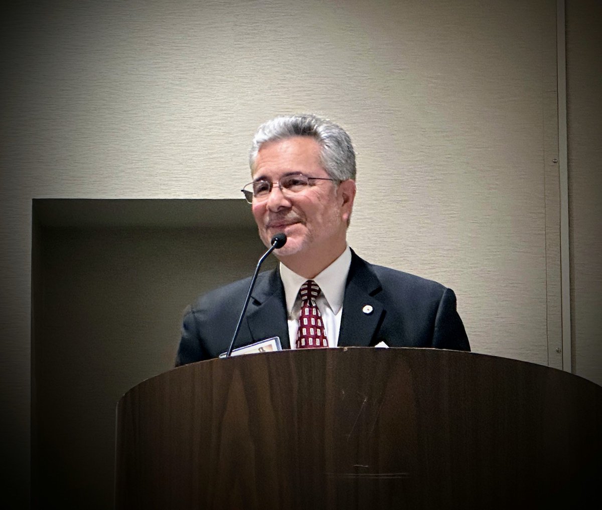 Judge John Acosta, Federal District Court Magistrate's keynote on the need for civics literacy in our nation's schools-Education stands in the way of tyranny &amp; makes democracy work by giving society critical thinking skills needed for self-government. #CosaLeaders #UofO #OSLC23