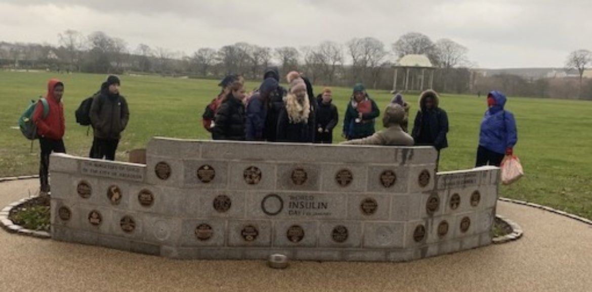 MrDaglishDHT's tweet photo. 1DB @hazleheadacad outdoors learning about the first story telling statue in Scotland.
#locationdrawing #history #Gàdhlig #science #teamwork #greenspacenetwork https://t.co/4kEjDkNfWZ