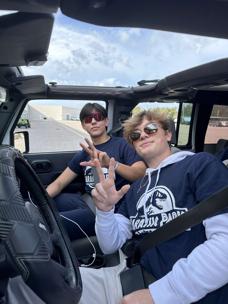 Final day of battle of the belts!!!
Today we showed off our awesome Carassic Park shirts. While also showing off how to wear a seatbelt in style!!!
#battleofthebelts2023
<a href="/HCPSNewsomeHS/">Newsome High School</a>