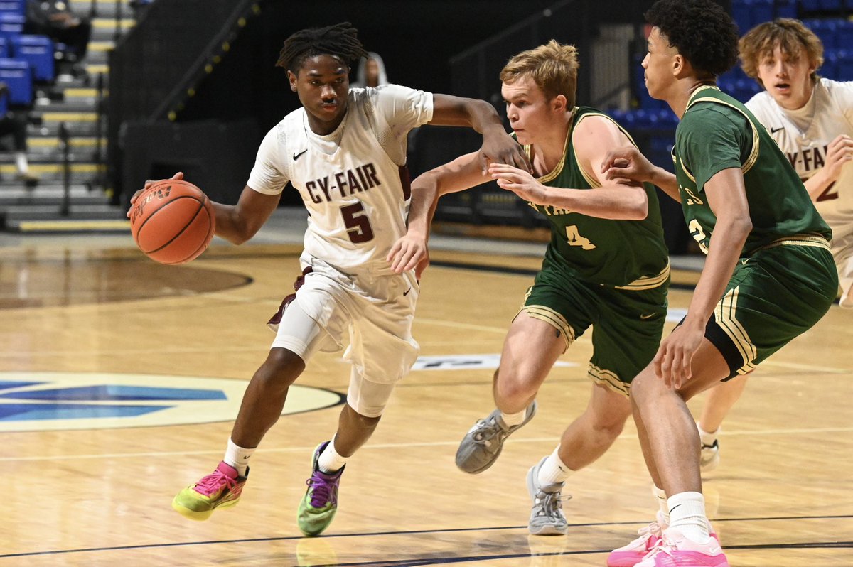 Day 2 of the <a href="/CyHoopsInv/">Houston Methodist Cy-Hoops Invitational</a> here at the <a href="/BerryCenter/">Berry Center</a>! <a href="/CyfairMBB/">CyFair Men’s Basketball</a> is taking on <a href="/CyFallsHoops/">Cy Falls Basketball</a> this afternoon. The Golden Eagles lead the Bobcats, 26-23, at halftime! #CFISDspirit #CyHoops