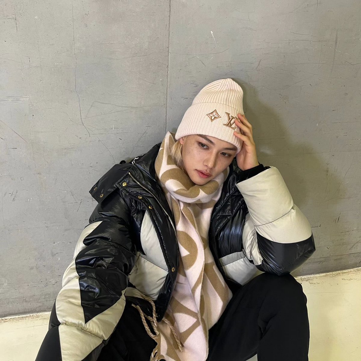 lightlygyu's tweet photo. No worries yall control is under everything https://t.co/0uT7PLDm7M
