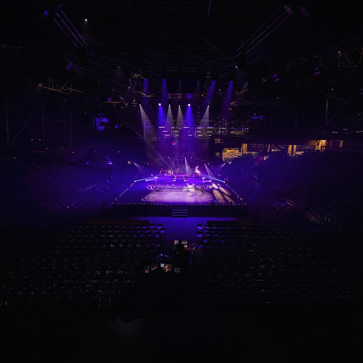 La H Arena passe en mode cirque 🎪

🤡 Répétitions aujourd'hui avant un magnifique week-end pour la 3ème édition du spectacle "La H Arena fait son Cirque" .

#Cirque #Spectacle #Nantes #Bouglione #CirqueBouglione #LaHarenaFaitSonCirque