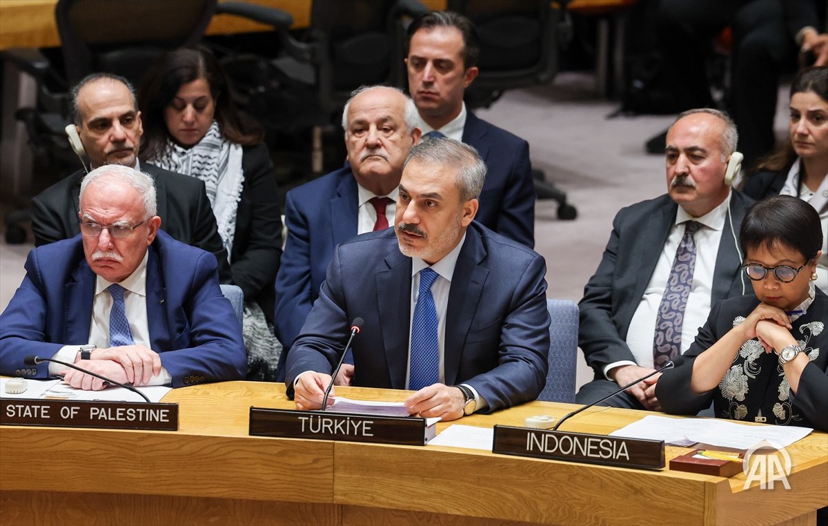 Turkish foreign minister pushes for 2-state solution to Israeli-Palestinian conflict v.aa.com.tr/3077620