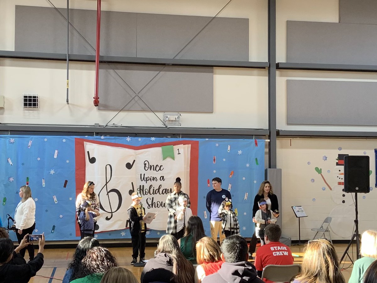 DrGeorge_MU's tweet photo. Standing room only to listen to the talented students @TheShoreCenter #turtletastic #turtlepower https://t.co/zWn91z5wrG