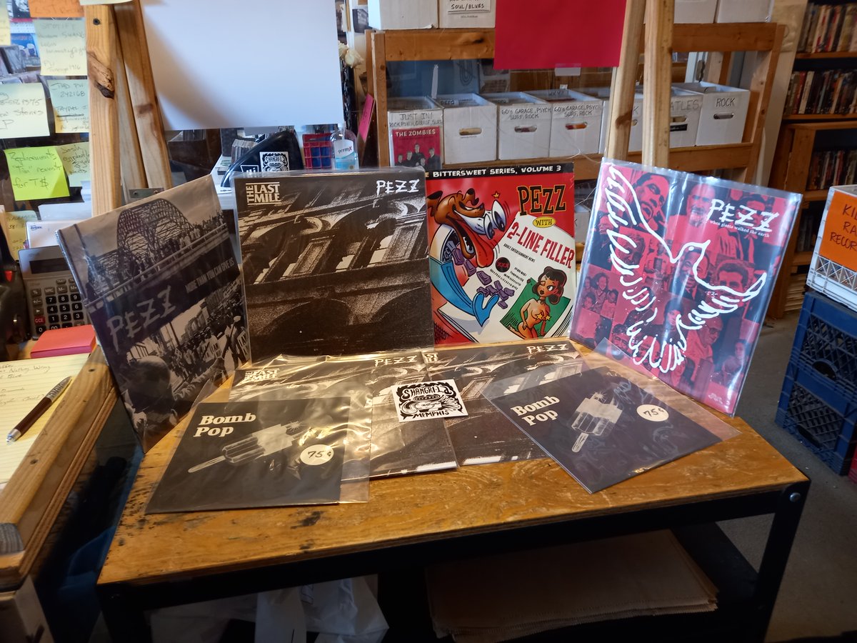 ShangriLaTN's tweet photo. Marvin and Ceylon from Pezz just dropped off copies of the band's new split LP with The Last Mile!
Get copies of that + other titles from the Pezz catalog in the shop now!
#shangrilarecords #memphis #recordstore #pezz #memphispunk #vinyl https://t.co/96q6IPz727
