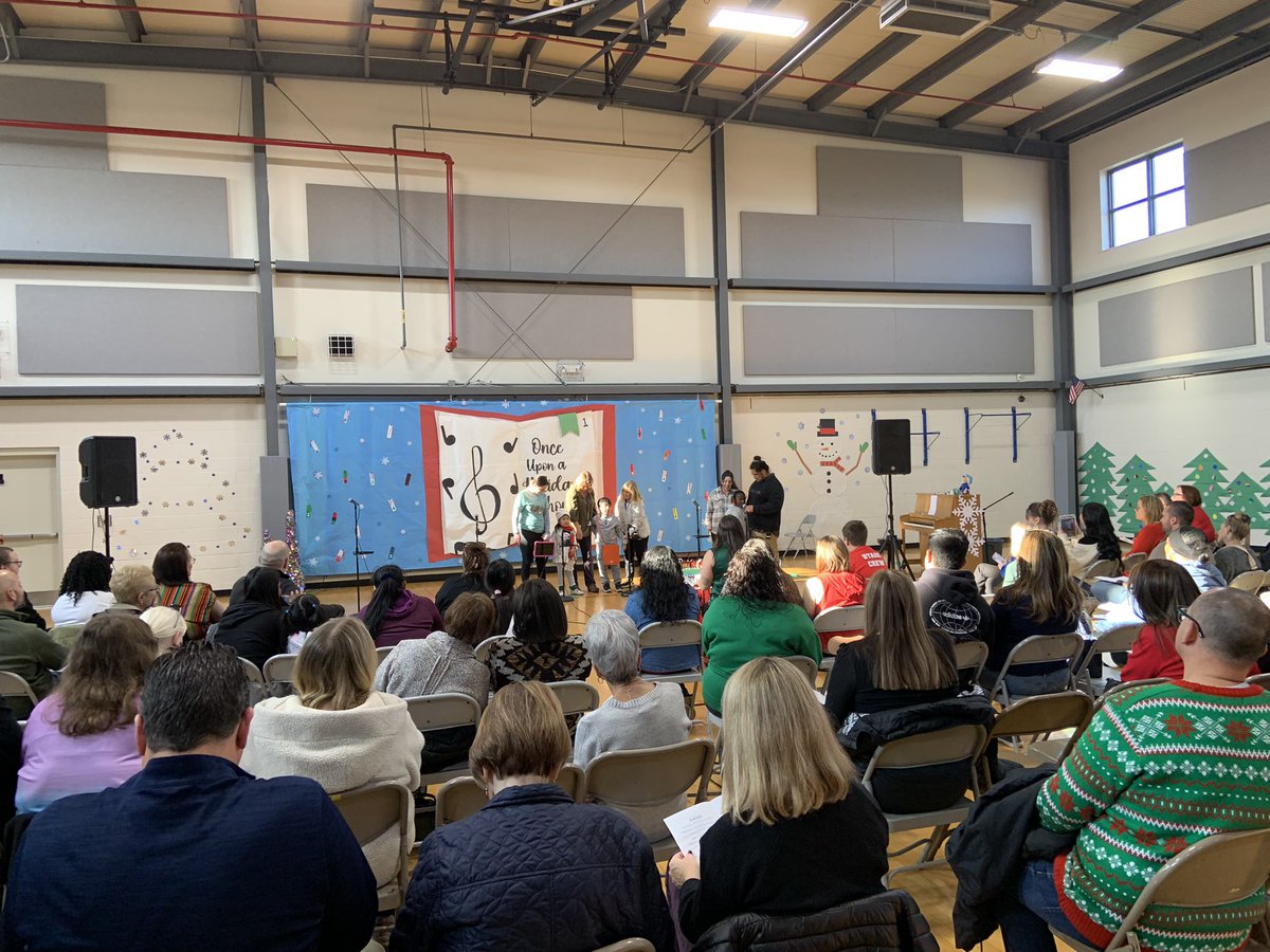 DrGeorge_MU's tweet photo. Standing room only to listen to the talented students @TheShoreCenter #turtletastic #turtlepower https://t.co/zWn91z5wrG