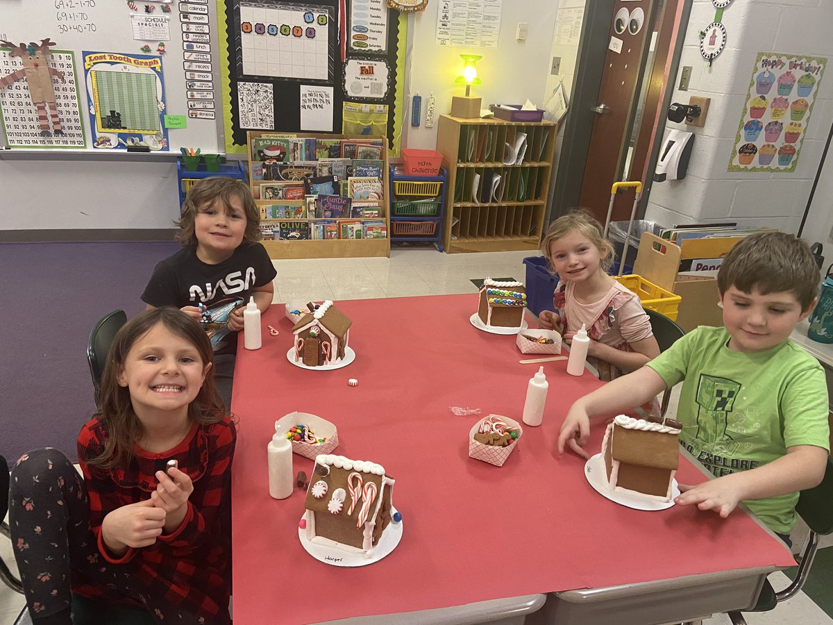 MorrisGTE's tweet photo. More gingerbread fun! https://t.co/97VCU7Md7x
