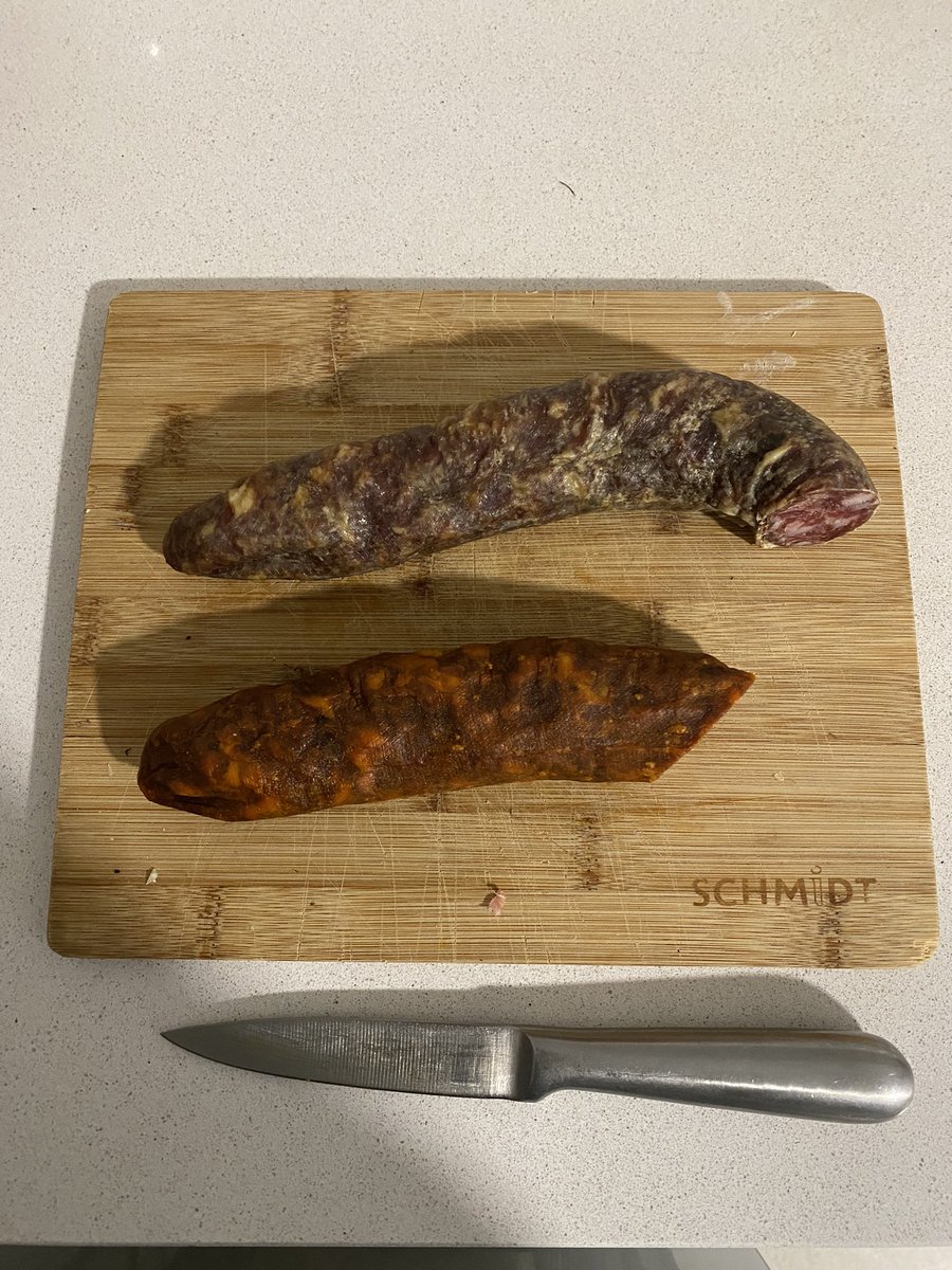 Echando de menos la matanza. Es increíble como el embutido que hace mi familia para casa es capaz de rememorar momentos pasados. Un sabor inconfundible, que me traslada directamente “al pueblo” en Zamora.