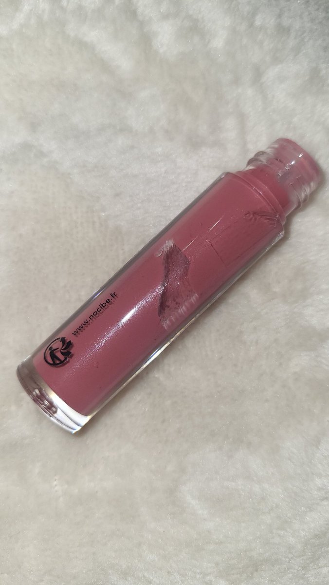 CestBienMoi18's tweet photo. Calendrier de l'avent nocibé sympa le gloss tout sec à l intérieur 
Il avait l'air super joli en plus dommage😭😭 #maquillage #nocibé #calendrierdelavent https://t.co/Ud8NHrr96A