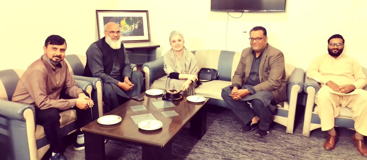 LahoreRadio's tweet photo. Amna Agha.. Advocacy and Partnership Specialist, Save the Children visited FM 101, Lahore Station to meet the production team and host. Save the Children, in collaboration with UNFPA, is running a series of radio commercial shows. Today's topic was Inclusive Health Services.
1/3 https://t.co/AQEYVSEnYf
