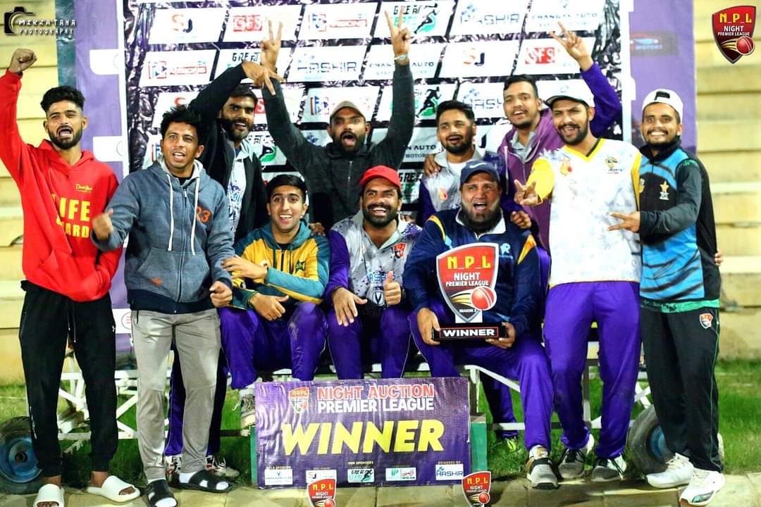 dahani_makhmoor's tweet photo. Alhamdullillah ! Night Premeir league Champions. https://t.co/oeBMaZHhts