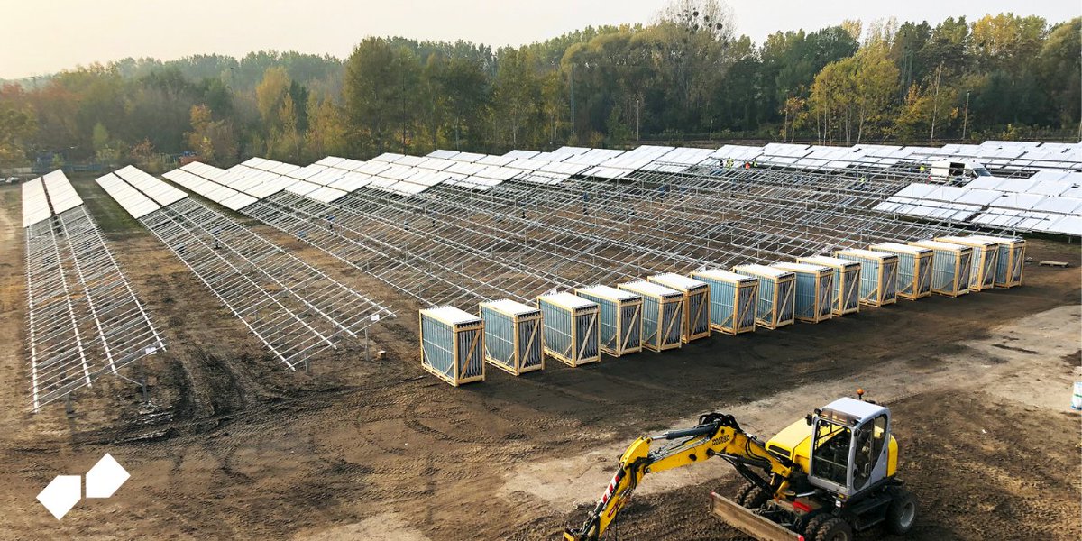 🔥This massive solar district heating system is in Potsdam, Germany 🇩🇪, and it provides clean, renewable heat to thousands of residents and businesses. 

📸 by @matters_mx. Soon available in #HCHStock

#heatchangers #solardistrictheating #solartechnology