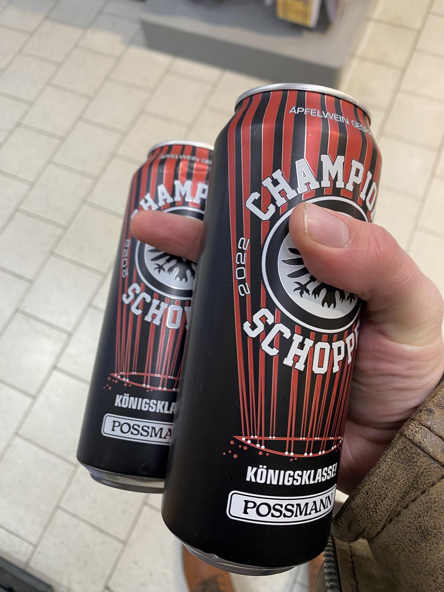 KoslowskiOlaf's tweet photo. #S04 und #SGE bubble ratet meinen Einkauf #Apfelwein #Bembel #Possmann
Ich gebe mir ne 5, weil Apfelwein geil, Aber Possmann schlimmste https://t.co/bvyqpn11D6
