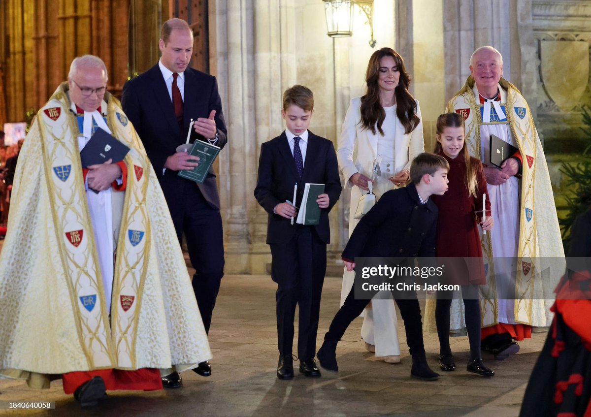 A little brother doing little brother things!! Prince Louis blows out Princess Charlotte’s candle!😂