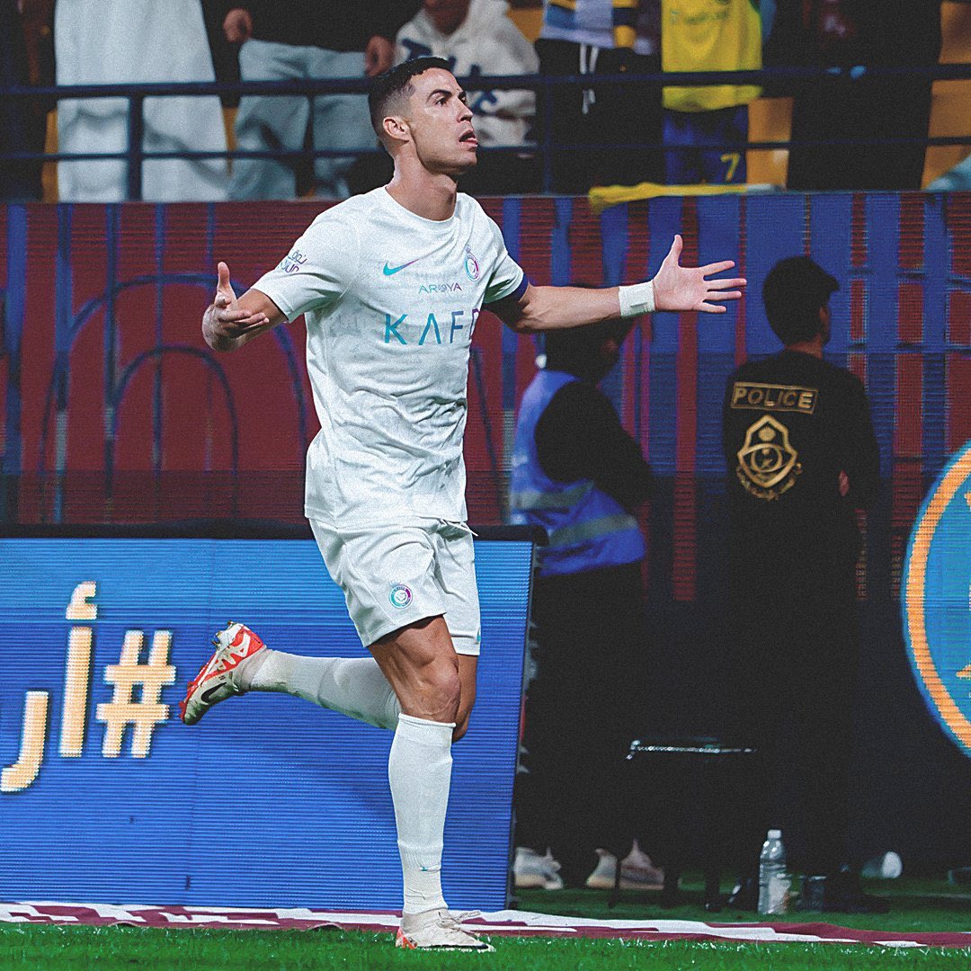 oshsh201011's tweet photo. The legend @Cristiano is the greatest and best player in the history of football and the best of all time 💪 https://t.co/tpZACTnpaE