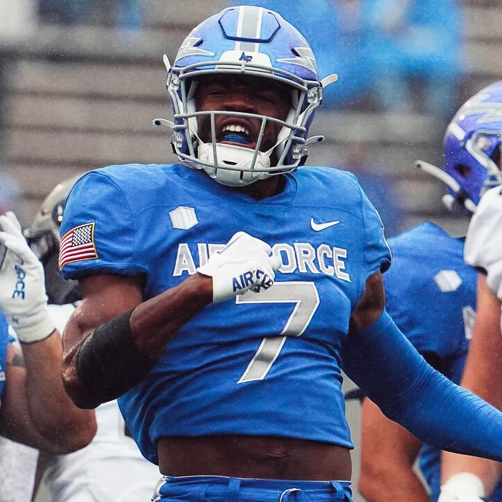 PFF_College's tweet image. Air Force DB Trey Taylor this season:

🔹 356 Coverage Snaps
🔹 One TD Allowed
🔹 3 INTs | 3 PBUs
🔹 47.0 Passer Rating Allowed
🔹 87.2 Coverage Grade