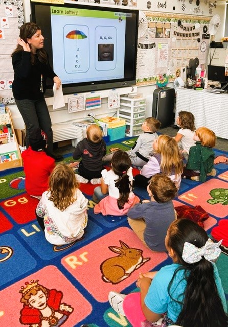 gis_charter's tweet photo. Our fabulous reading intervention teacher, Eliane McClintock, has been pushing into kindergarten classrooms this week to model lessons from our new iReady phonics curriculum. Way to go Eliane for supporting our students and teachers at GIS! #elevateourimpact #ibstrong https://t.co/0ICqaXnR82