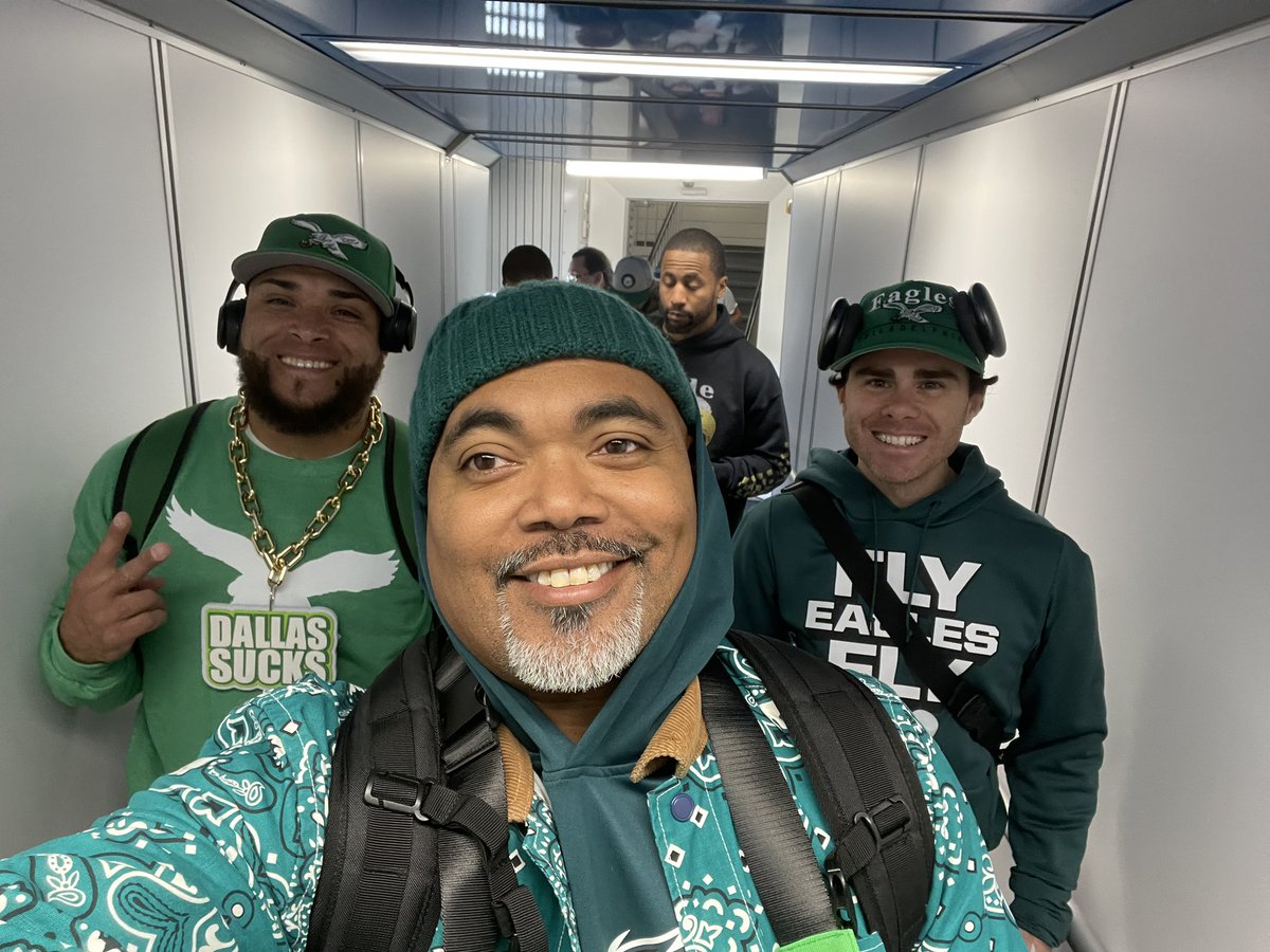 4thandJawn's tweet photo. 🗣️Off to Dallas…go birds!!! https://t.co/WXZWzO3run