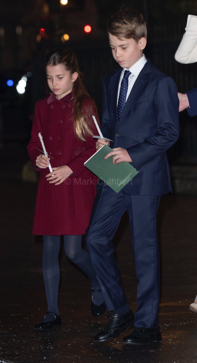 Prince George, Princess Charlotte and Prince Louis of Wales attend The 'Together At Christmas' Carol Service at Westminster Abbey. #royal #carolconcert #princegeorge #PrinceLouis #princesscharlotte