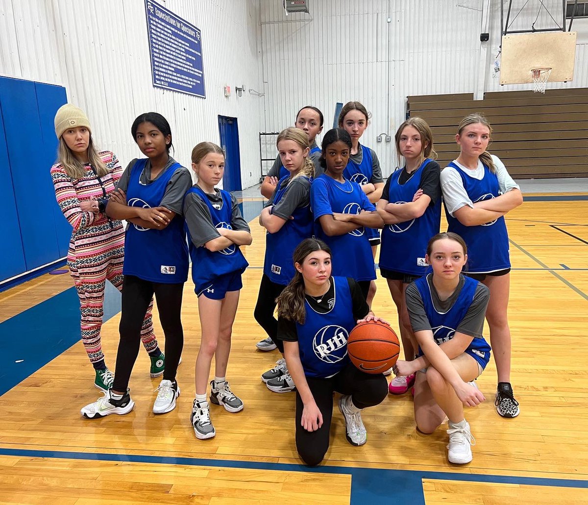 Turmantweets's tweet photo. These girls make 6:15am oh so fun!! I love this Coach Turman gig💙🙌🏼🏀
We tough…but we also like glitter💁🏼‍♀️ https://t.co/wxjtbI7tcT