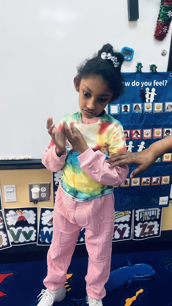 NicoleTFulton's tweet photo. Day 5 of inclusion week was a success ! We had a great time unveiling our shirts and talking about how our difference create a beautiful mosaic!!out difference makes us beautiful and we are proud  about it !!!!!@FCS_SEC @OakleyTigers #SEC_ISW23 https://t.co/pljV8buedG