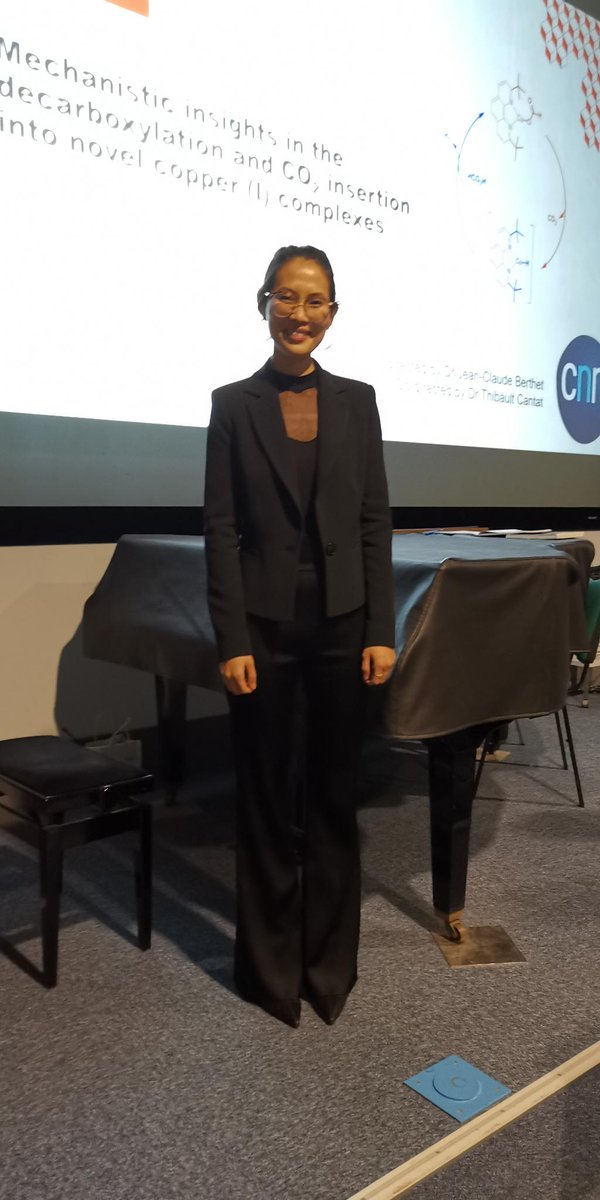 LCMCE_Lab's tweet image. What a busy week! Congratulations to our two new doctor in chemistry: Kieu and Marie-Hélène! And thanks to all members of both jurys for the great discussions.