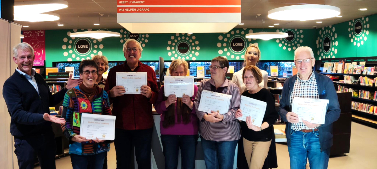 👏 Een groot applaus voor deze 6 cursisten! Allemaal geslaagd voor de cursus Digisterker.  Zij kunnen voortaan zelf online informatie vinden bij de overheid. Digitaal een paspoort of zorgtoeslag aanvragen. En MijnOverheid gebruiken. Liken = Feliciteren! ℹ️ bibliotheekmb.nl/basisvaardighe…