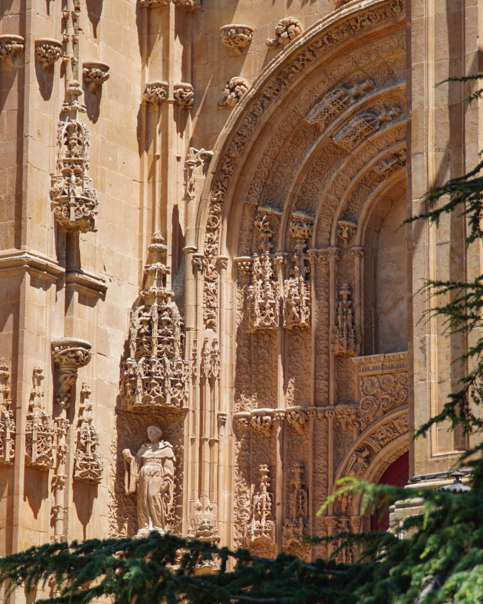 Lo importante está en los detalles ⚒️

#TurismoDeSalamanca #CatedralDeSalamanca #PatrimonioCultural